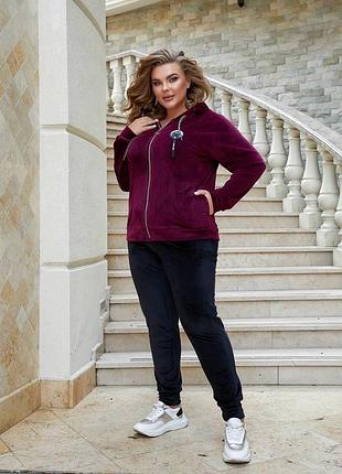 Крутий жіночий прогулянковий костюм