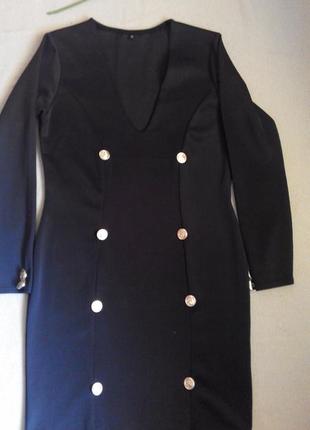 Чорне плаття з гудзиками