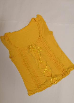 Яркая летняя футболка жёлтого цвета1 фото