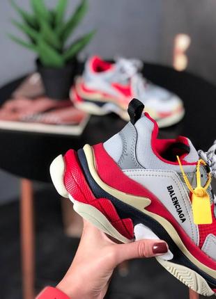 Жіночі кросівки balenciaga triple s red white5 фото