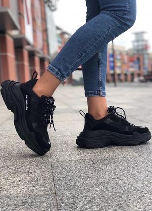 Жіночі чорні кросівки triple s black1 фото