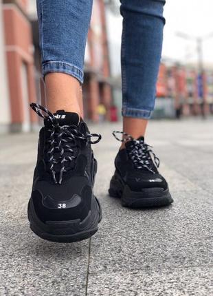 Жіночі чорні кросівки triple s black5 фото