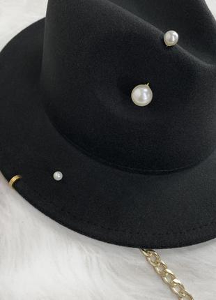 Шляпа федора с цепочкой и пирсингом черная elegant pearl5 фото
