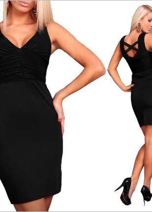 Черное платье с v-образным вырезом2 фото