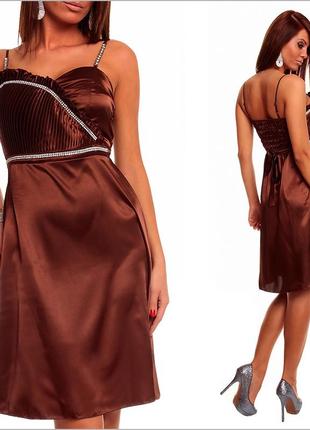 Коричневое платье с камнями