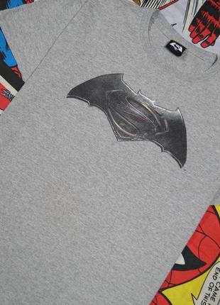 Футболка с логотипом бэтмен против супермена batman vs superman dc1 фото