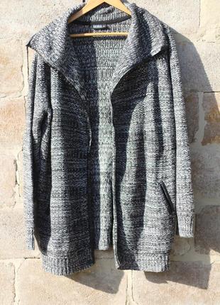 Стильный и теплый кардиган с элементами кожи janina