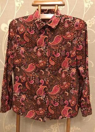 Очень красивая и стильная брендовая блузка в узорах.1 фото