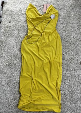 Желтое платье-миди