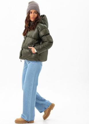 Куртка женская зимняя теплая короткая со съемным капюшоном хаки плащевая водоотталкивающая синтепух4 фото