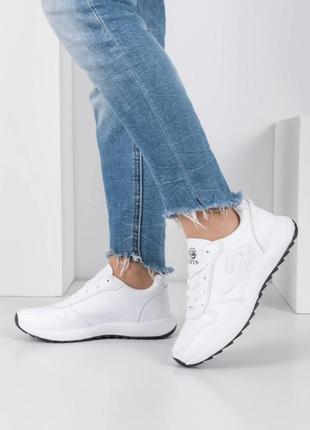 Стильные белые кроссовки на толстой подошве модные кроссы1 фото