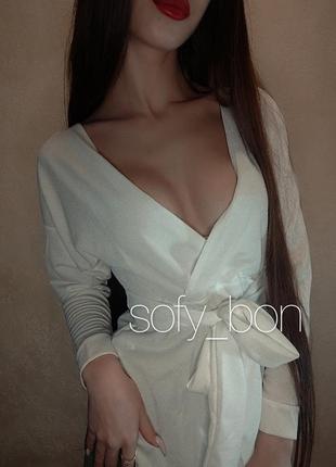 Біла кофтинка