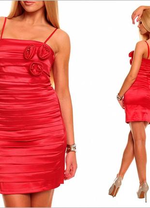 Облегающее красное платье1 фото