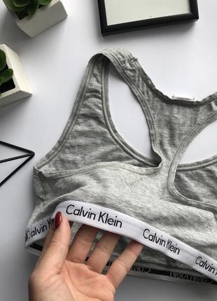 Оригинальный серый спортивный топ calvin klein4 фото