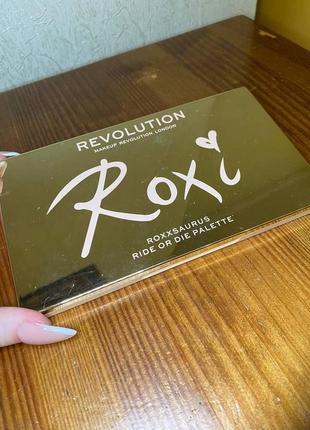 Палетка теней makeup revolution roxi roxxsaurus ride or die palette