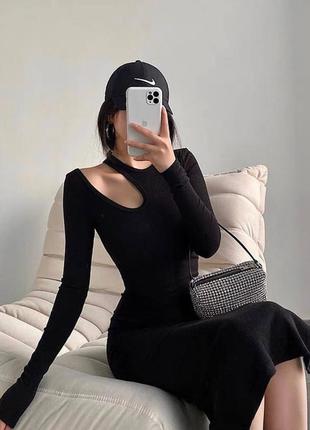 Стильное классическое классное красивое хорошенькое удобное модное трендовое вечернее простое платье сундука черная1 фото