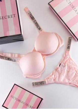 Жіноча нижня білизна victoria secret вікторія сікрет набір бюстгальтер пуш ап і трусики з стразами у коробці