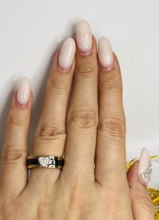 Чёрное женское кольцо из керамики с сердечком нержавеющая сталь2 фото