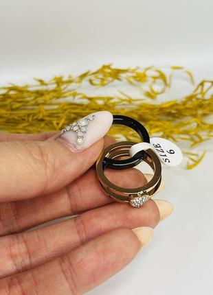 Чёрное женское кольцо из керамики с сердечком нержавеющая сталь4 фото