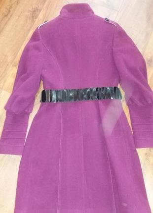 Длинное кашемировое пальто демисезон с лаковым поясом (размер м)3 фото