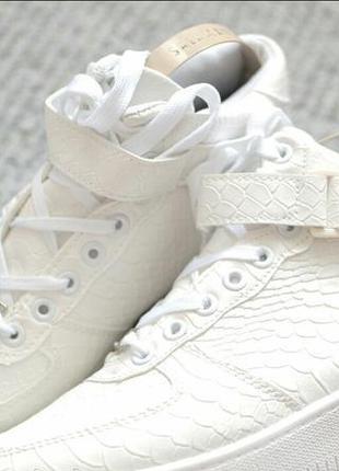 Жіночі кросівки р. 38