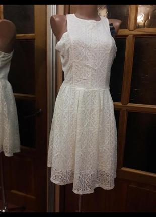 Белое кружевное платье с красивой спинкой дорогого бренда1 фото
