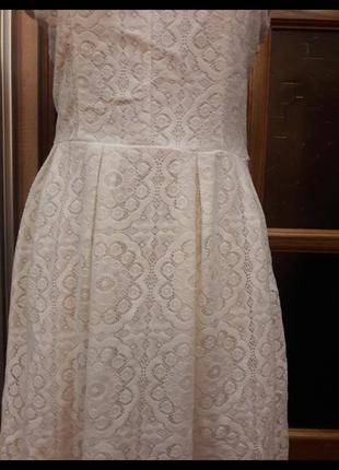 Белое кружевное платье с красивой спинкой дорогого бренда3 фото