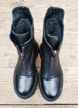 Зимові жіночі шкіряні чорні черевики на низькому ходу, спереду замок,натуральна шкіра3 фото