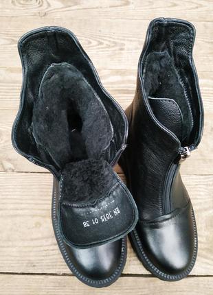 Зимние женские кожаные черные ботинки на низком ходу, спереди замок,натуральная кожа5 фото