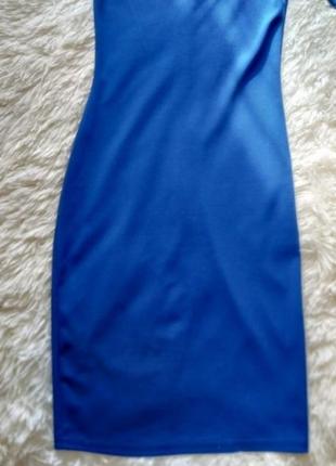 Синее платье с открытыми плечами с гипюровыми рукавами3 фото