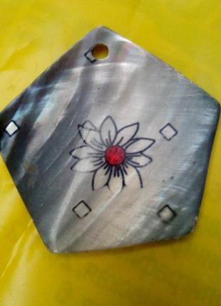 Підвіска перламутрова з мушлі з нанесенням малюнка6 фото