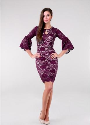 Бордовое фиолетовое гипюровое платье цвета марсала