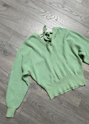 Вкорочений светер із зав‘язкою на спині