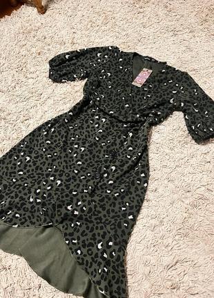 Платье в классном принте типа на запах