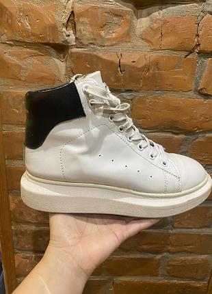 Стильные высокие кожаные  белые кросовки alexander mcqueen