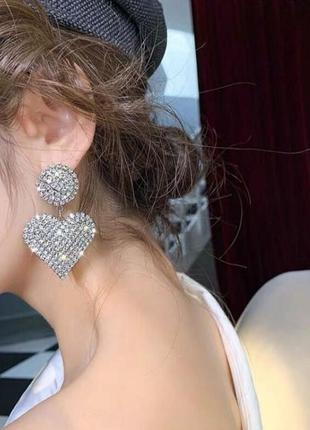 Серьги серёжки кольца  в форме сердца камнях гвоздики хит тренд в стиле 90 х и 2000х сердечко сердечки