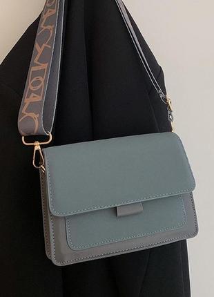 Жіноча класична сумочка через плече крос-боді на широкому ремінці блакитна2 фото