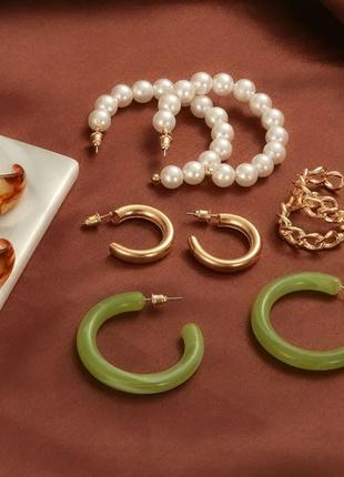 Сережки в наборі 5 пар зі штучними перлами, акрилові, кільця.3 фото
