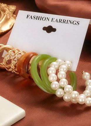 Сережки в наборі 5 пар зі штучними перлами, акрилові, кільця.2 фото