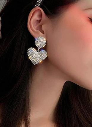 Сережки сережки кільця у формі серця камінням гвоздики хіт тренд у стилі 90 х і 2000х серце серця