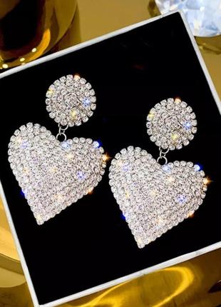 Сережки сережки кільця у формі серця камінням гвоздики хіт тренд у стилі 90 х і 2000х серце серця