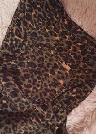 Леопардові штани h&m середня посадка з золотистими замочками на ніжці № 245 фото