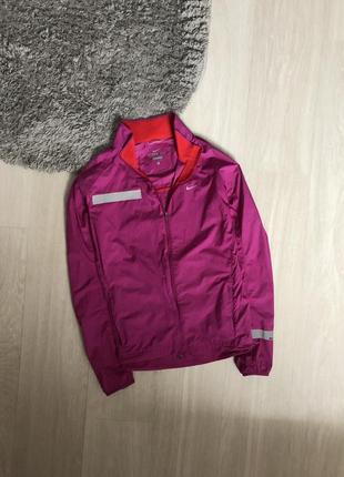 Легенька куртка nike storm fit