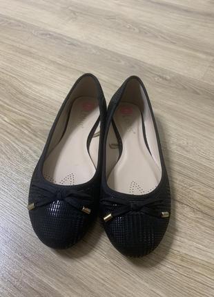 Балетки , туфлі
