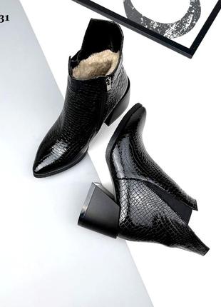 Ботильоны ботинки на каблуке чёрные кожаные с тиснением под питона8 фото