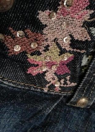 Шорти суперські ,джинсові з вишитими квітами і бусенками.4 фото