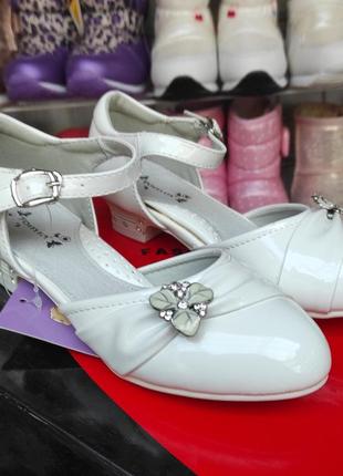 Білі лакові туфлі на підборах під плаття для дівчинки 27,28,30318 фото