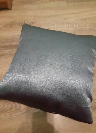 Декоративна міні подушка з атласу2 фото