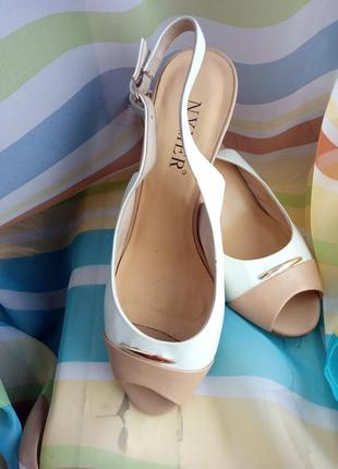 Кожаные туфли, босоножки