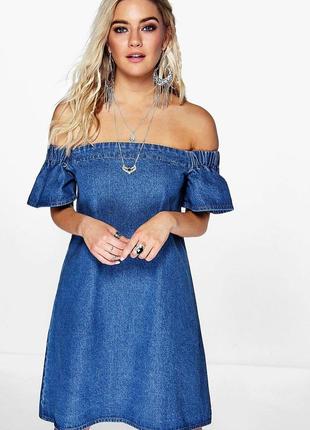 Стильное джинсовое платье с открытыми плечами